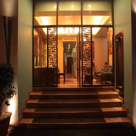 Justa Mg Road Hotel Bangalore Buitenkant foto