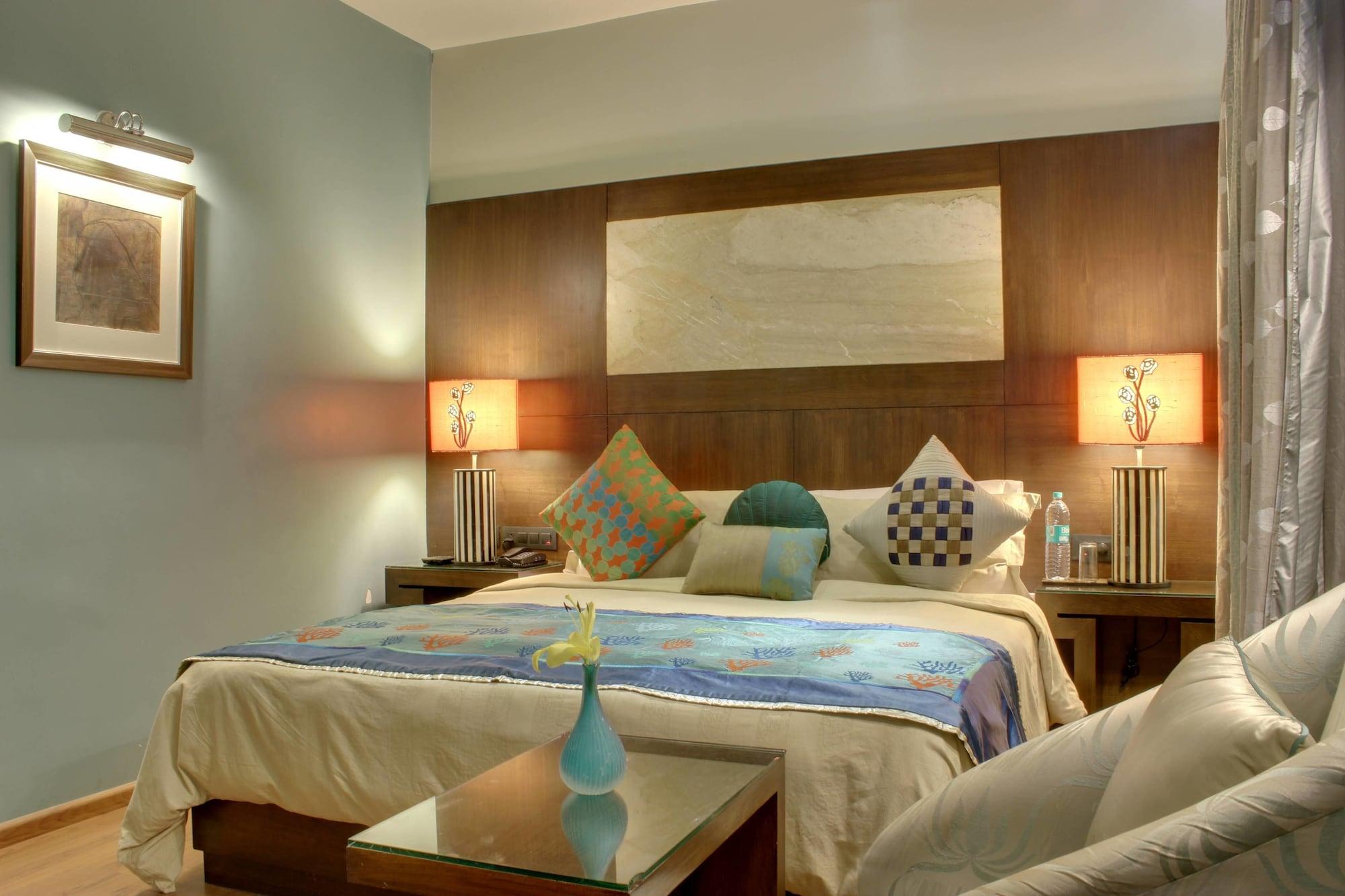 Justa Mg Road Hotel Bangalore Buitenkant foto