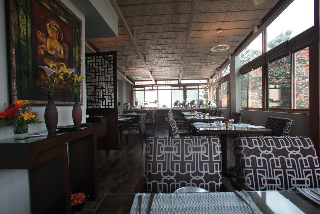 Justa Mg Road Hotel Bangalore Buitenkant foto