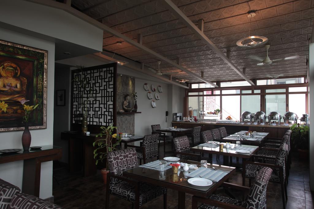 Justa Mg Road Hotel Bangalore Buitenkant foto
