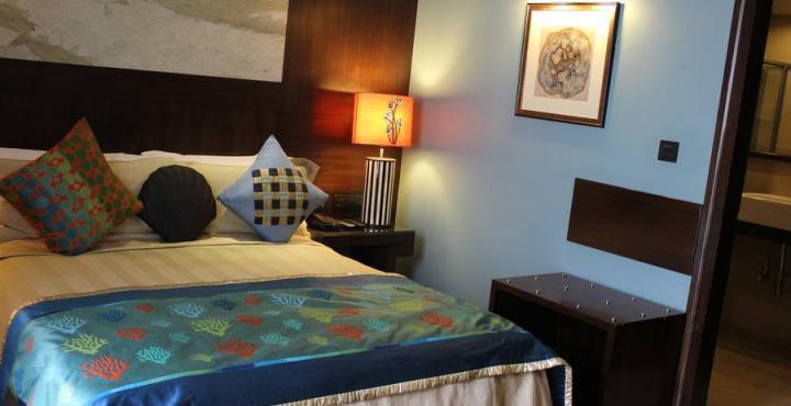 Justa Mg Road Hotel Bangalore Buitenkant foto