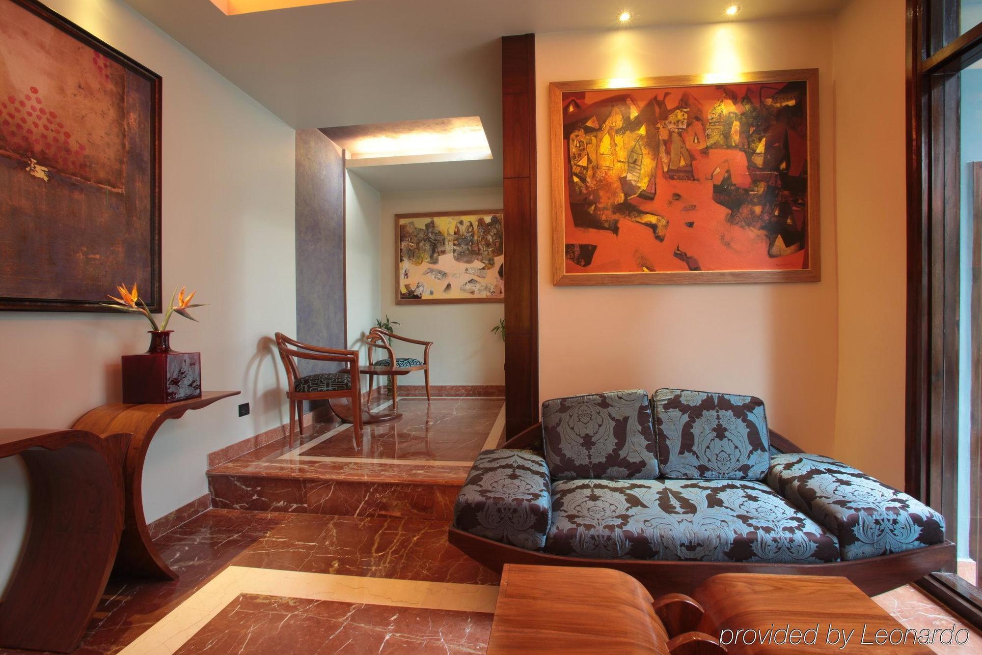 Justa Mg Road Hotel Bangalore Interieur foto