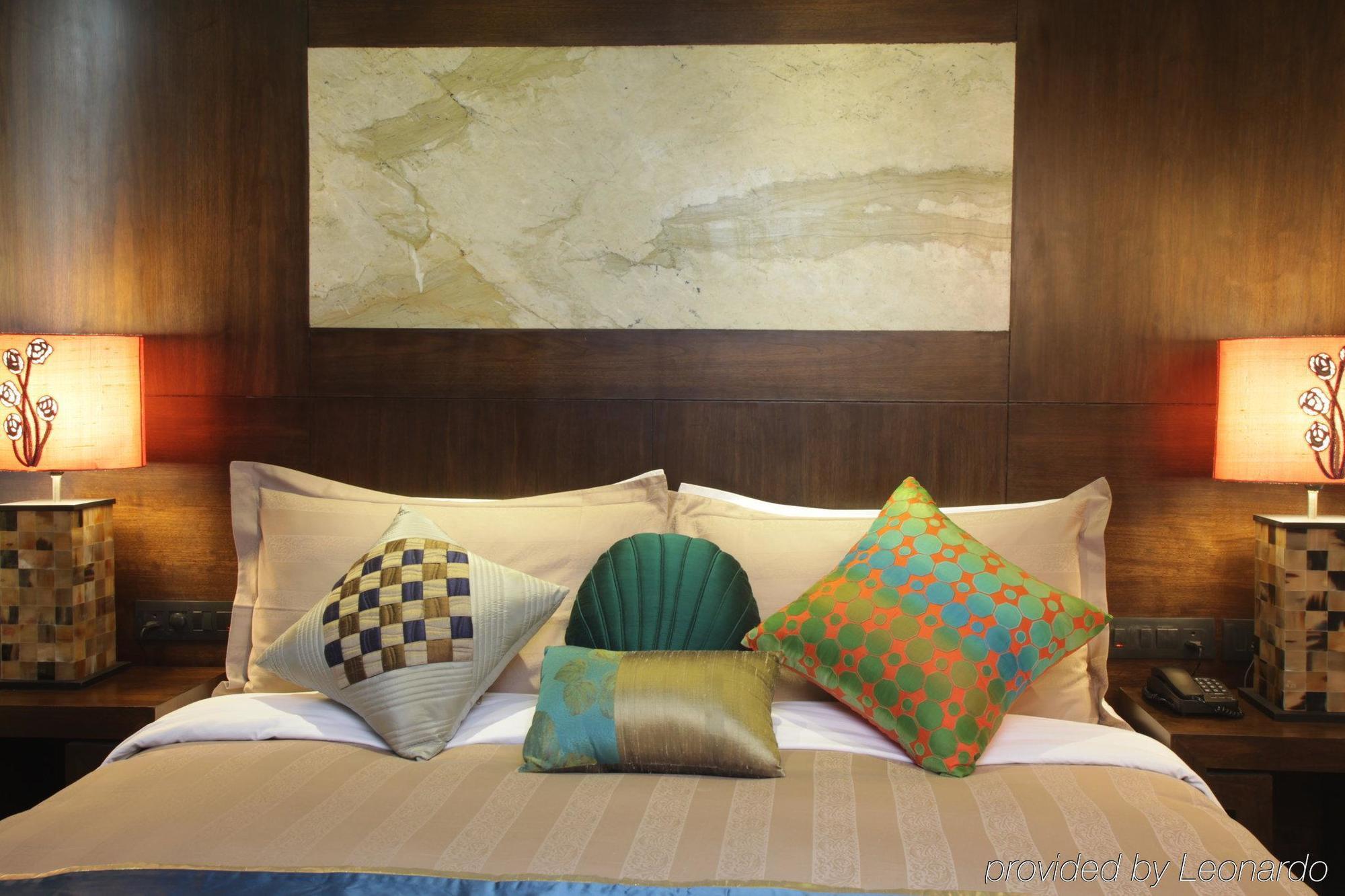 Justa Mg Road Hotel Bangalore Kamer foto
