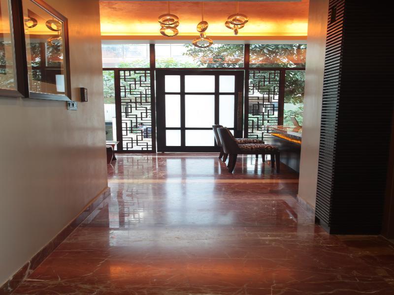 Justa Mg Road Hotel Bangalore Buitenkant foto