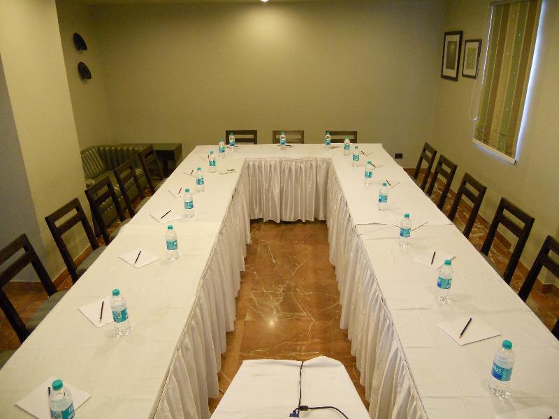 Justa Mg Road Hotel Bangalore Buitenkant foto