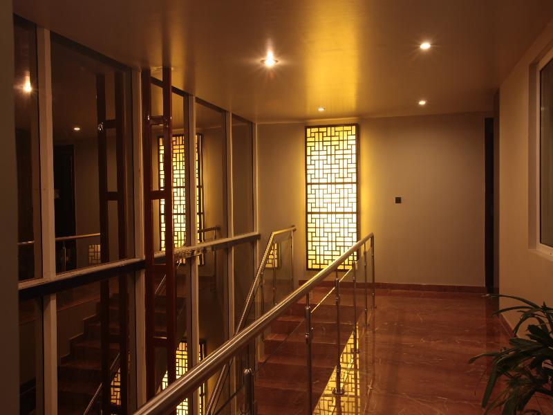 Justa Mg Road Hotel Bangalore Buitenkant foto