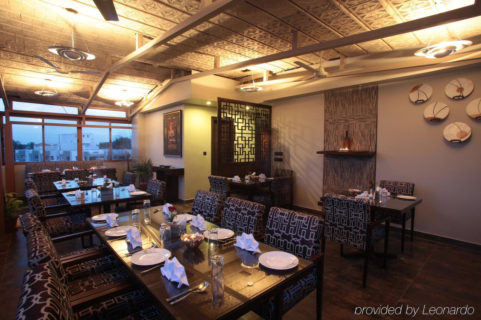Justa Mg Road Hotel Bangalore Restaurant foto
