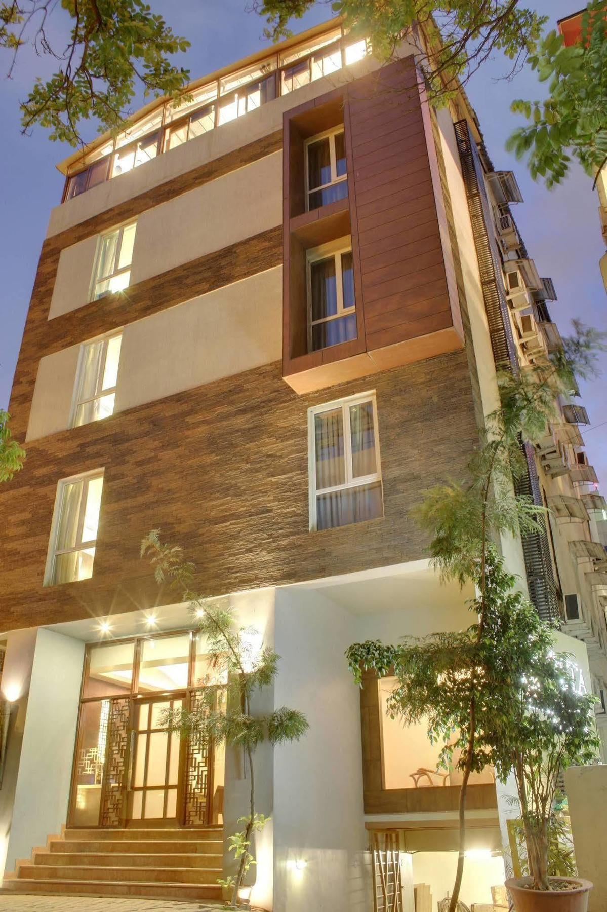 Justa Mg Road Hotel Bangalore Buitenkant foto